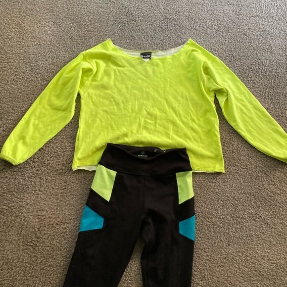 Top and leggings - Picture 2 of 7